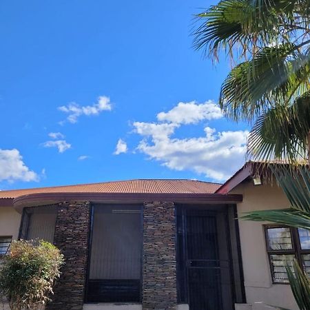 Palm Guesthouse Zeerust 外观 照片