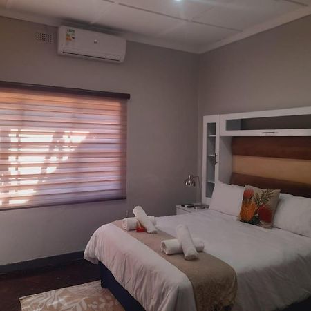 Palm Guesthouse Zeerust 外观 照片