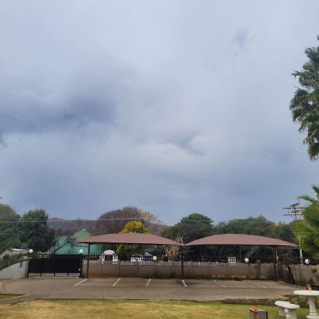Palm Guesthouse Zeerust 外观 照片