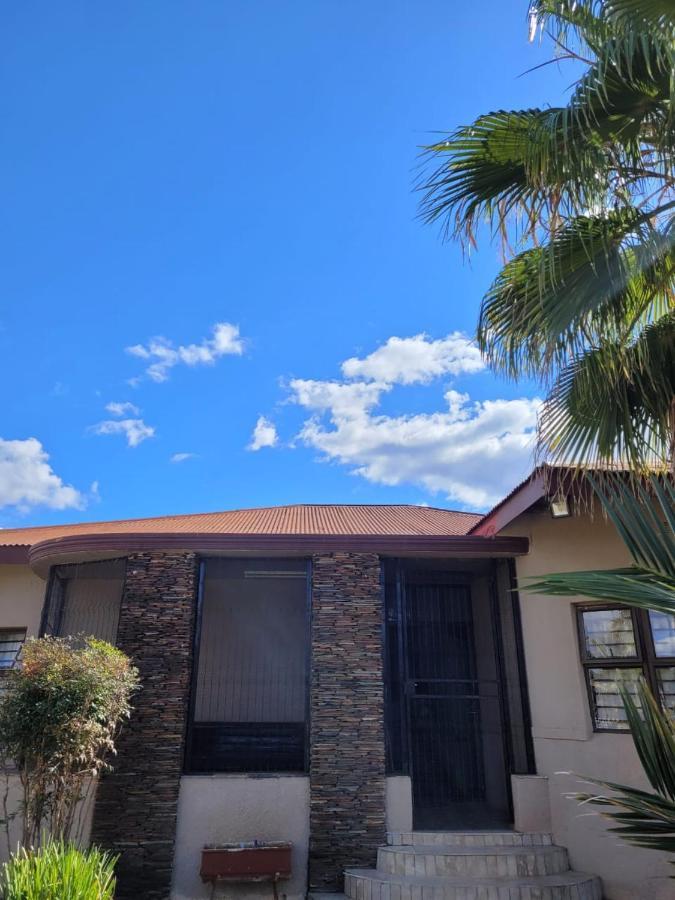 Palm Guesthouse Zeerust 外观 照片