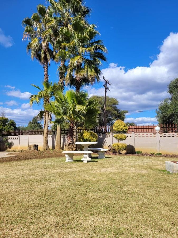 Palm Guesthouse Zeerust 外观 照片
