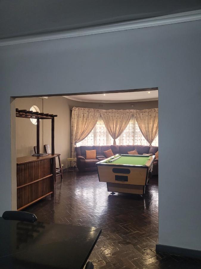 Palm Guesthouse Zeerust 外观 照片