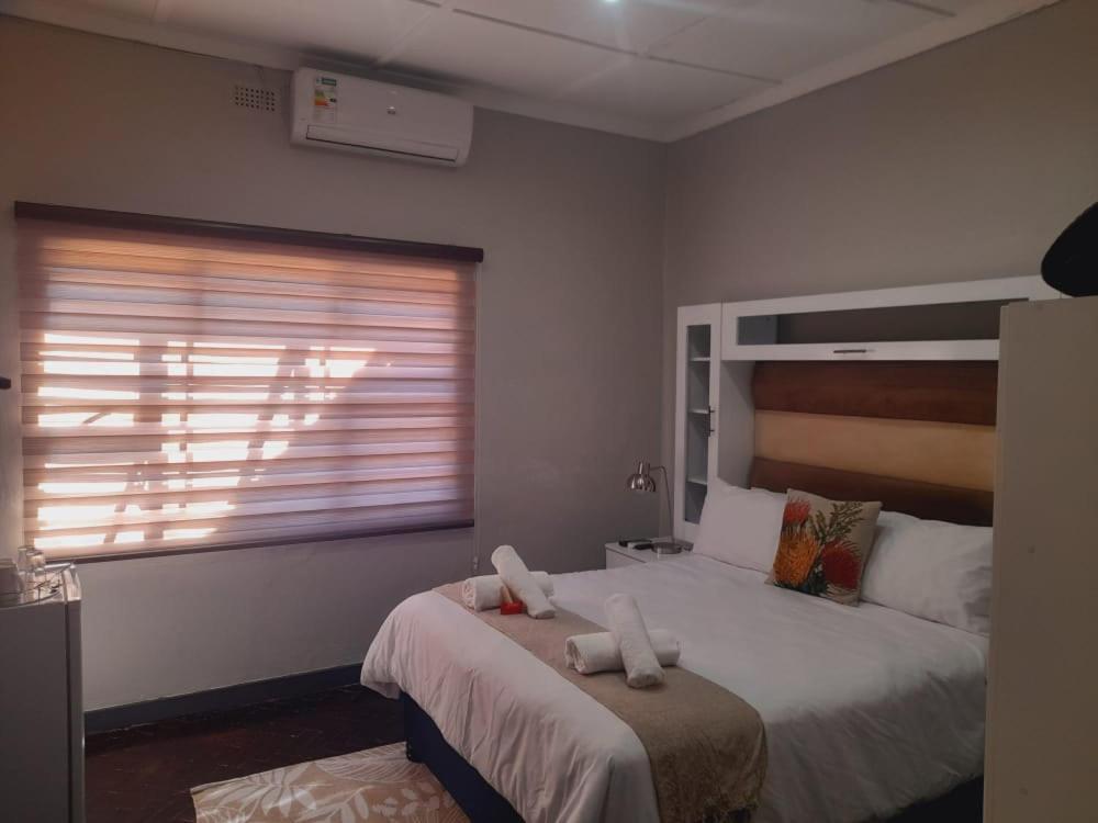 Palm Guesthouse Zeerust 外观 照片