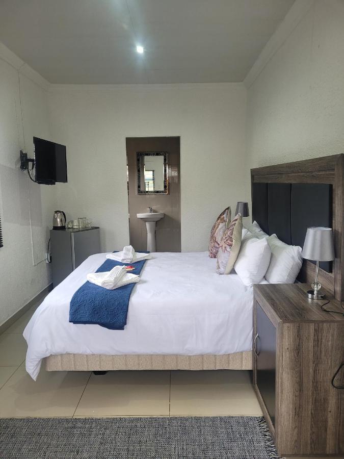 Palm Guesthouse Zeerust 外观 照片
